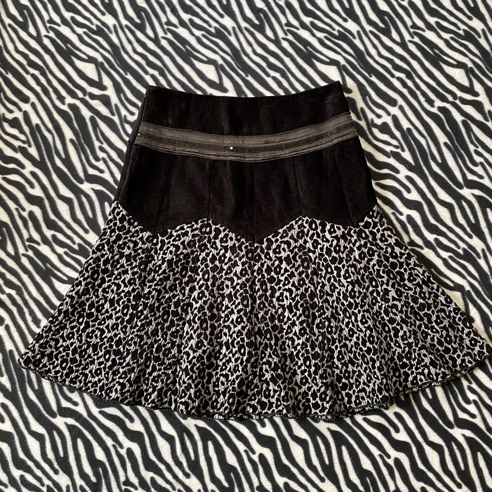 Stylish Black and White Leopard Print Skirt